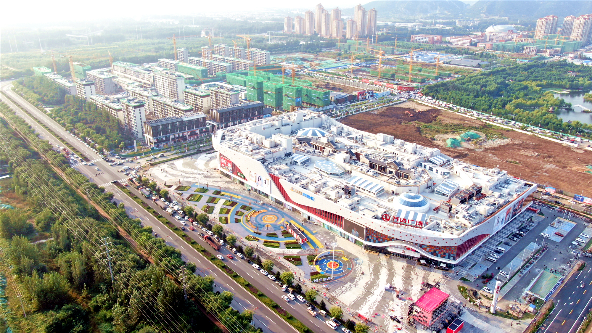 中建八局发展建设公司承建的天津蓟州万达广场项目盛大开业