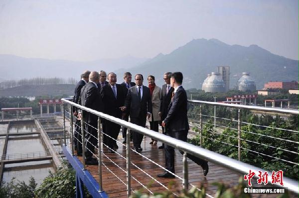 法国总统奥朗德观赏中建八局承建的重庆唐家沱污水处理厂项目