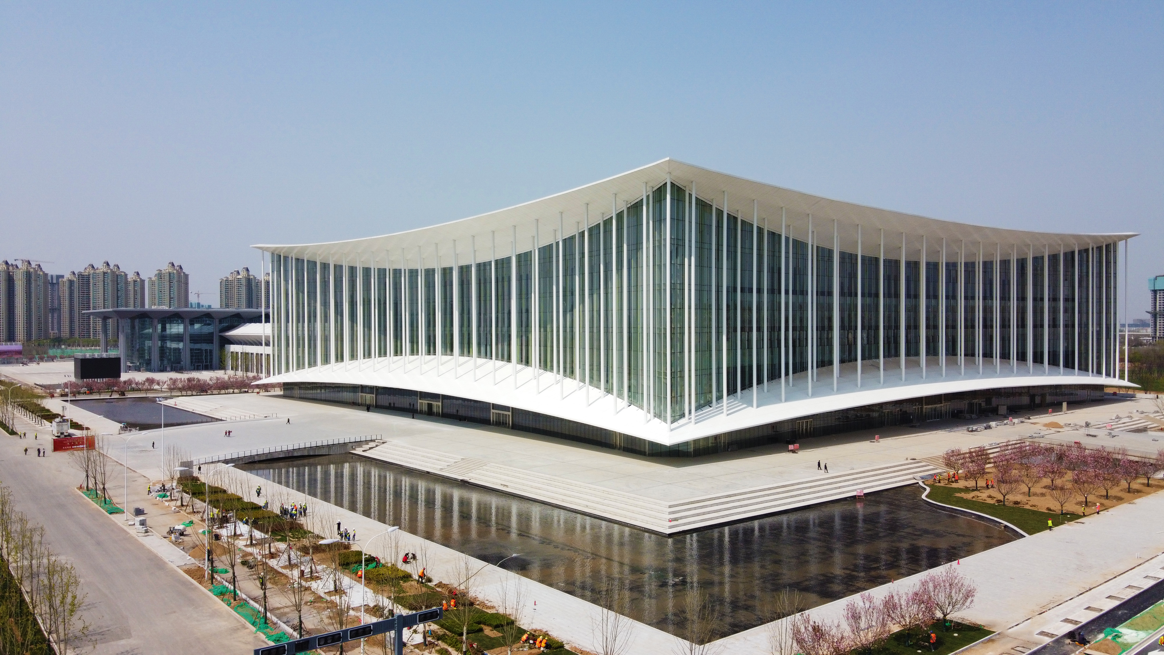 我国西部最大的会展综合体西安丝路国际会展中心竣工 