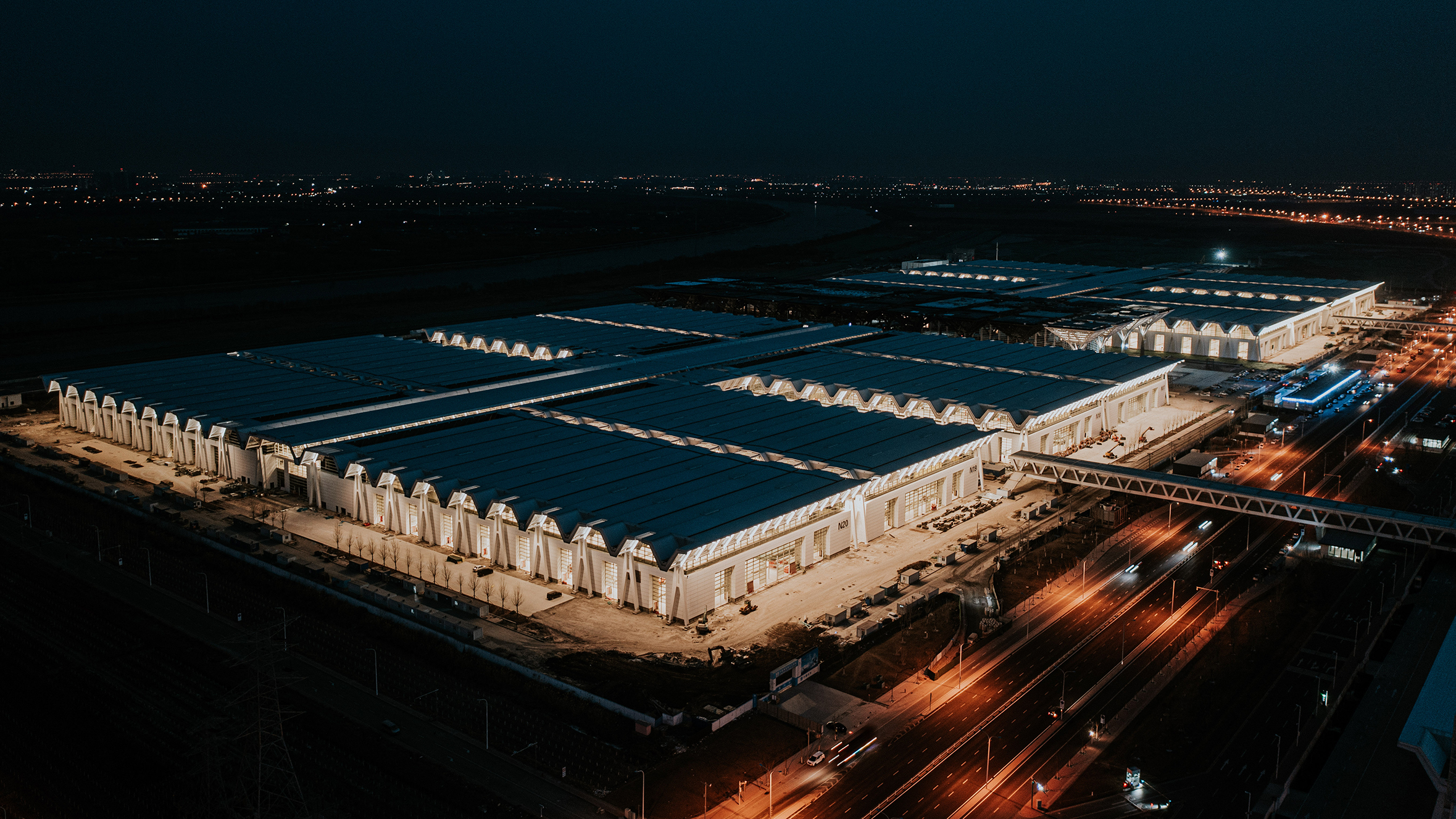 中建八局国家会展中心（天津）二期项目展馆正式亮灯