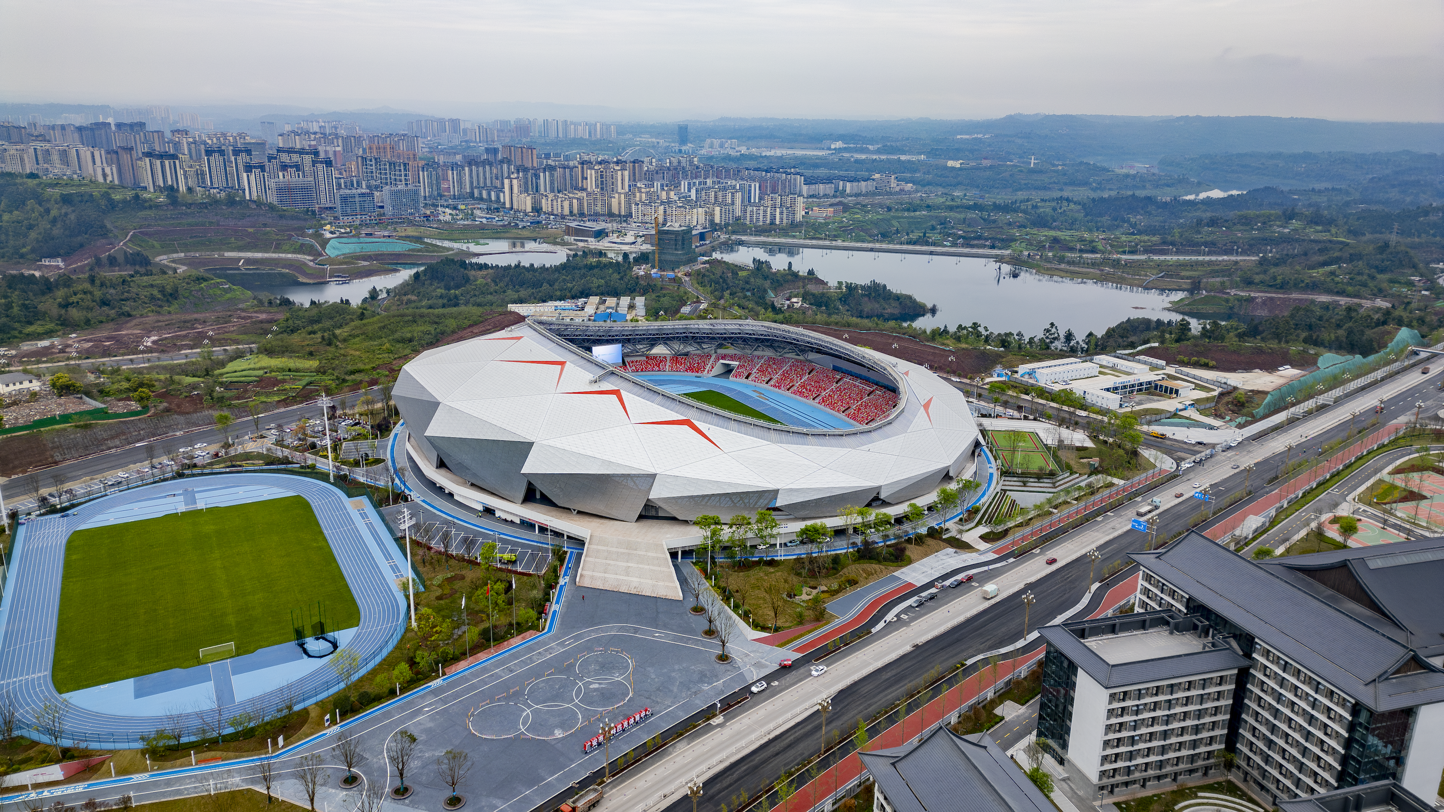 02 项目体育场航拍.png