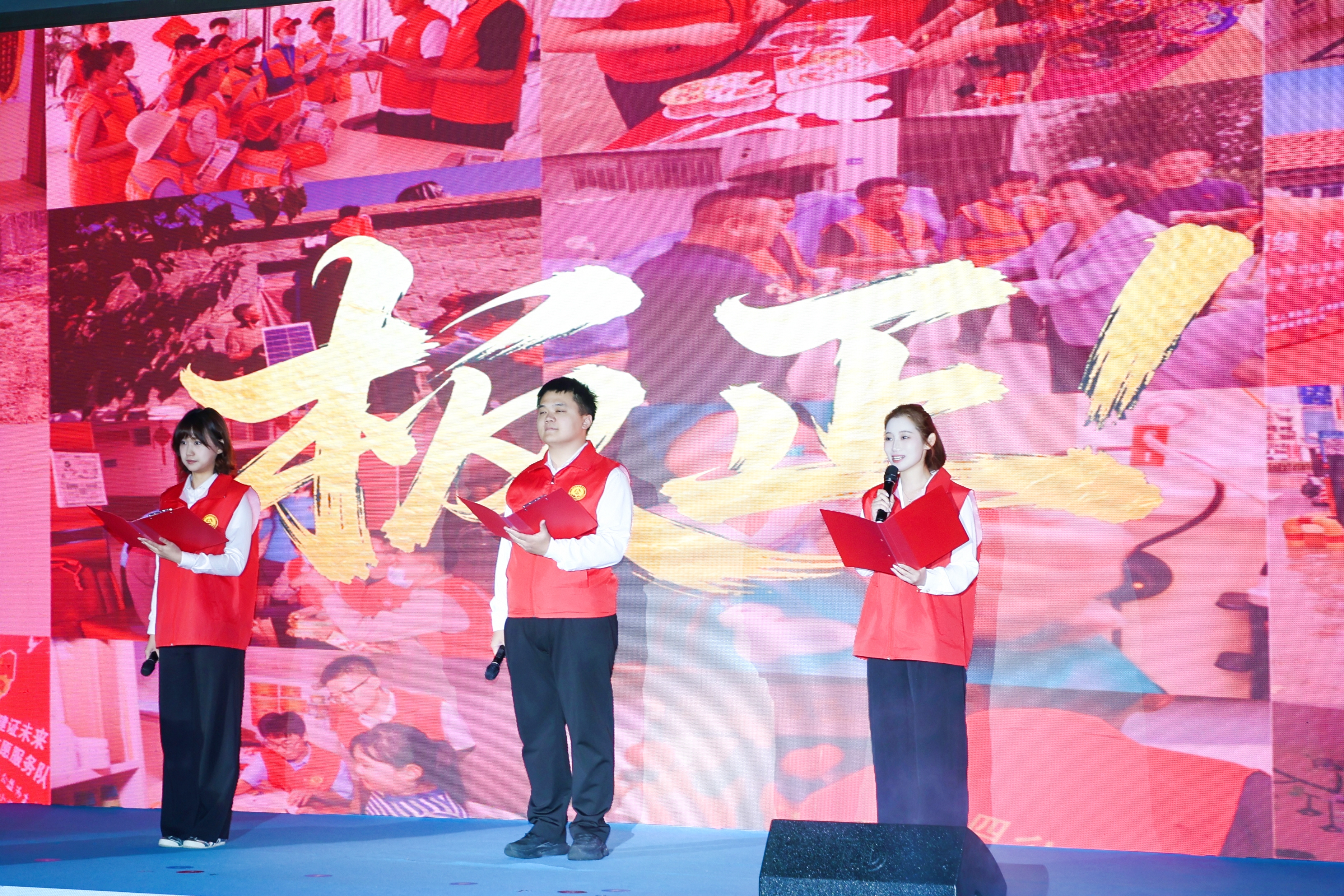 6.文明有礼宣讲 锦旗红 热血红 勋章红 (2).jpg