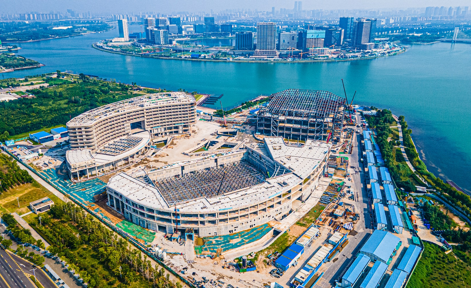 建设过程中照片.png